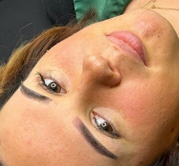 Rehaussez vos sourcils avec le microshading